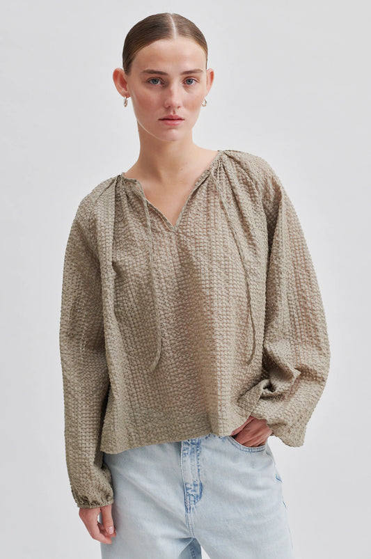 Notch neck beige seer sucker top with long raglan sleeves and elasticated cuffs