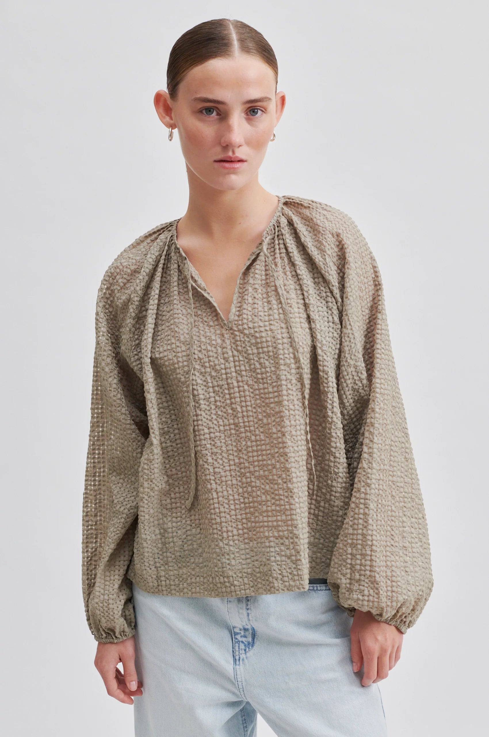 Notch neck beige seer sucker top with long raglan sleeves and elasticated cuffs