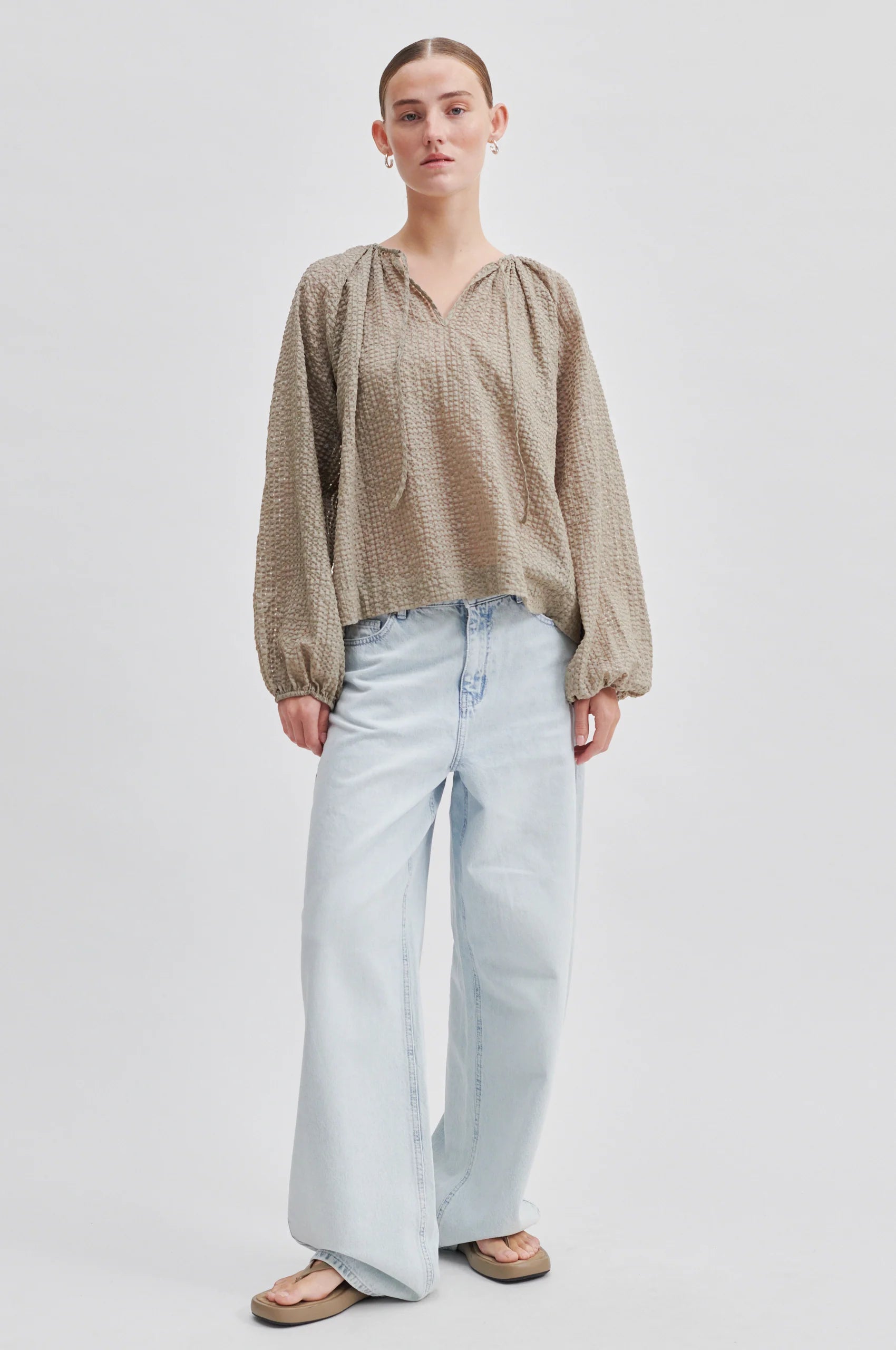 Notch neck beige seer sucker top with long raglan sleeves and elasticated cuffs