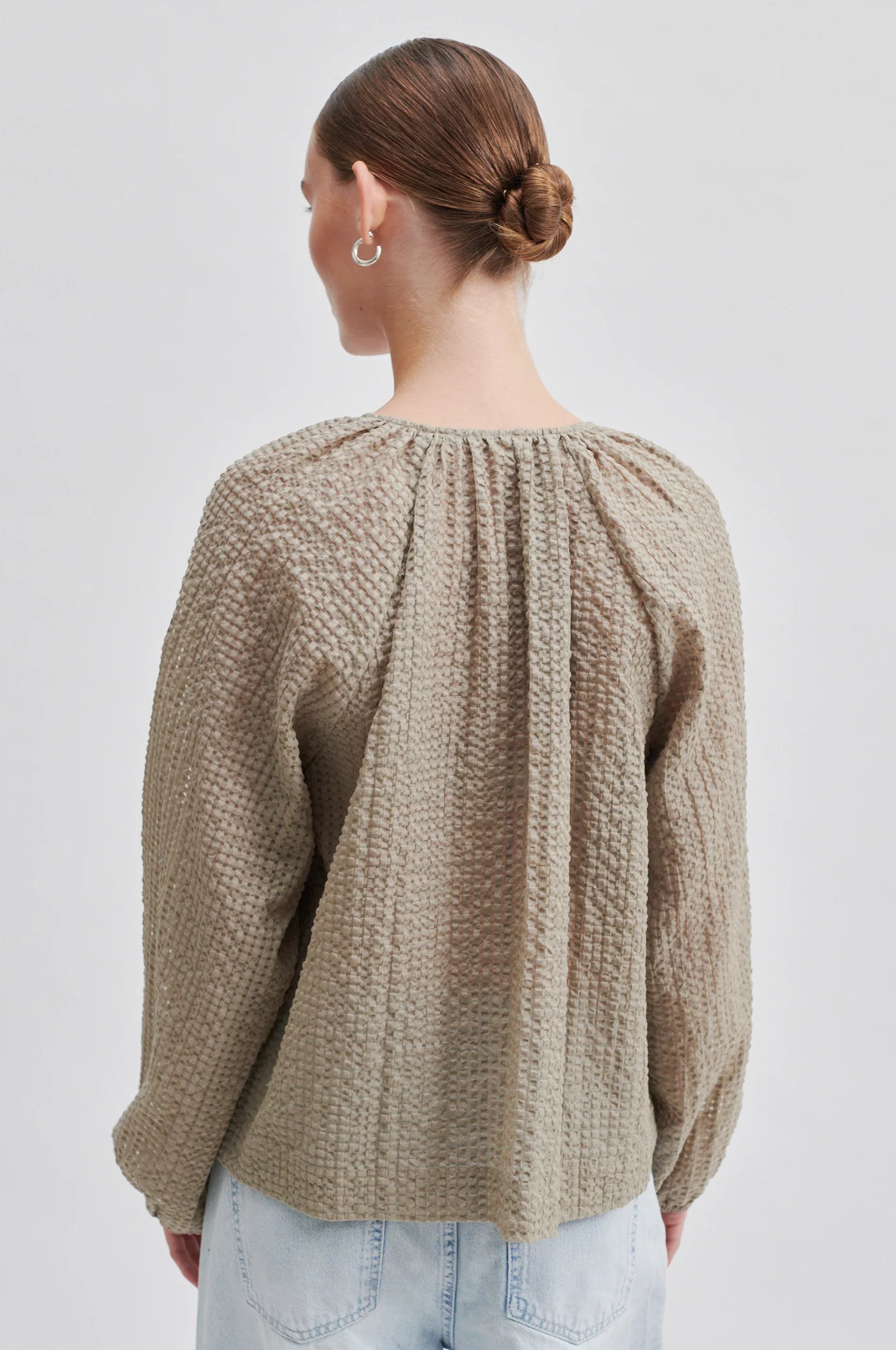 Notch neck beige seer sucker top with long raglan sleeves and elasticated cuffs