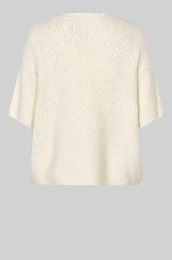 off white jumper with o neck and 3/4 sleeves