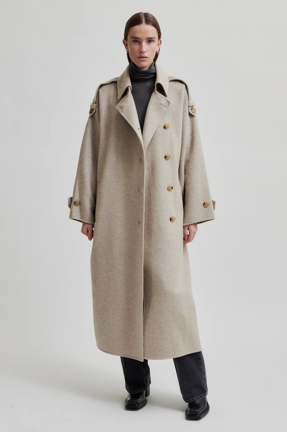 Beige wool double breasted coat with tie waist, asymmetric button fastening and side pockets