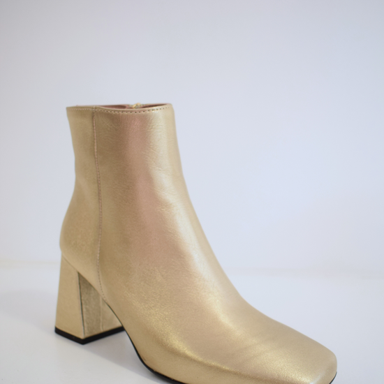 Gold ankle boot with block heel and inside zip fastening