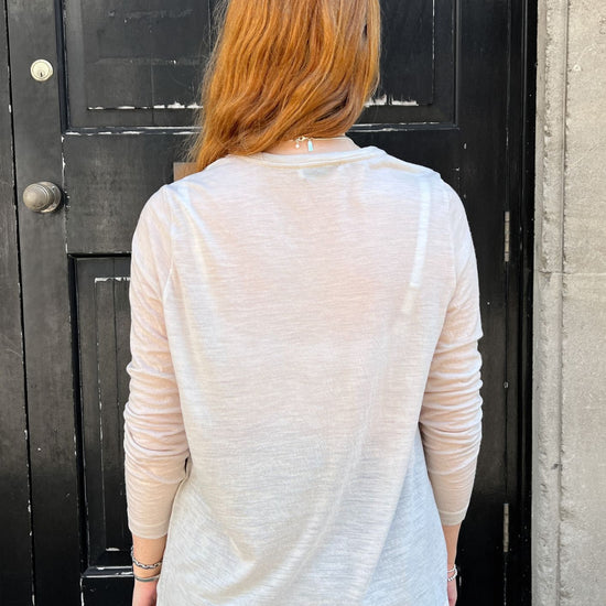 Cream silky shirt with round neck and jersey sleeves