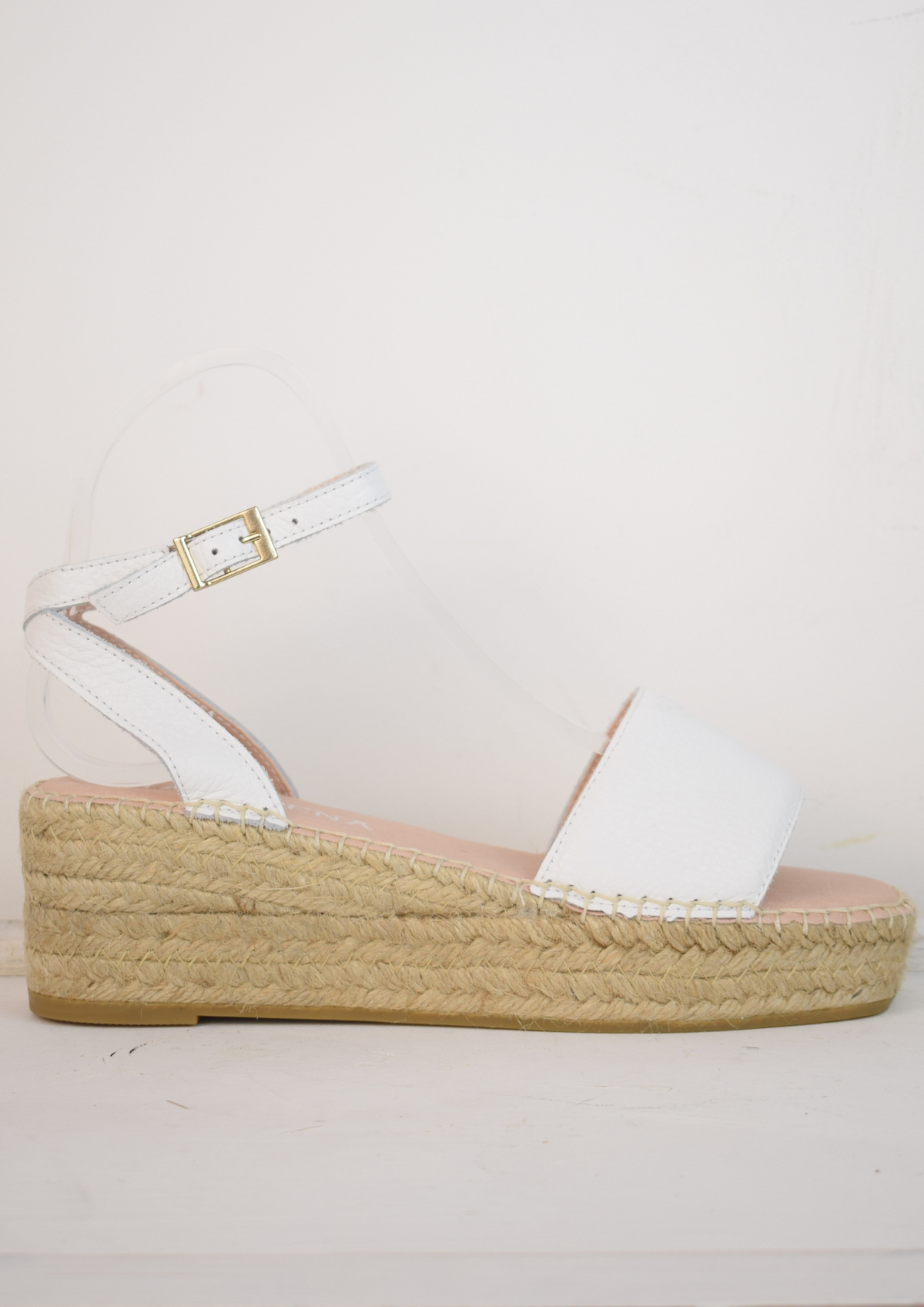 Raffia flatform sandel with white leather toe and ankle strap 