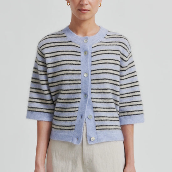 Woman wearing a striped cardigan with a plain background from Second Female