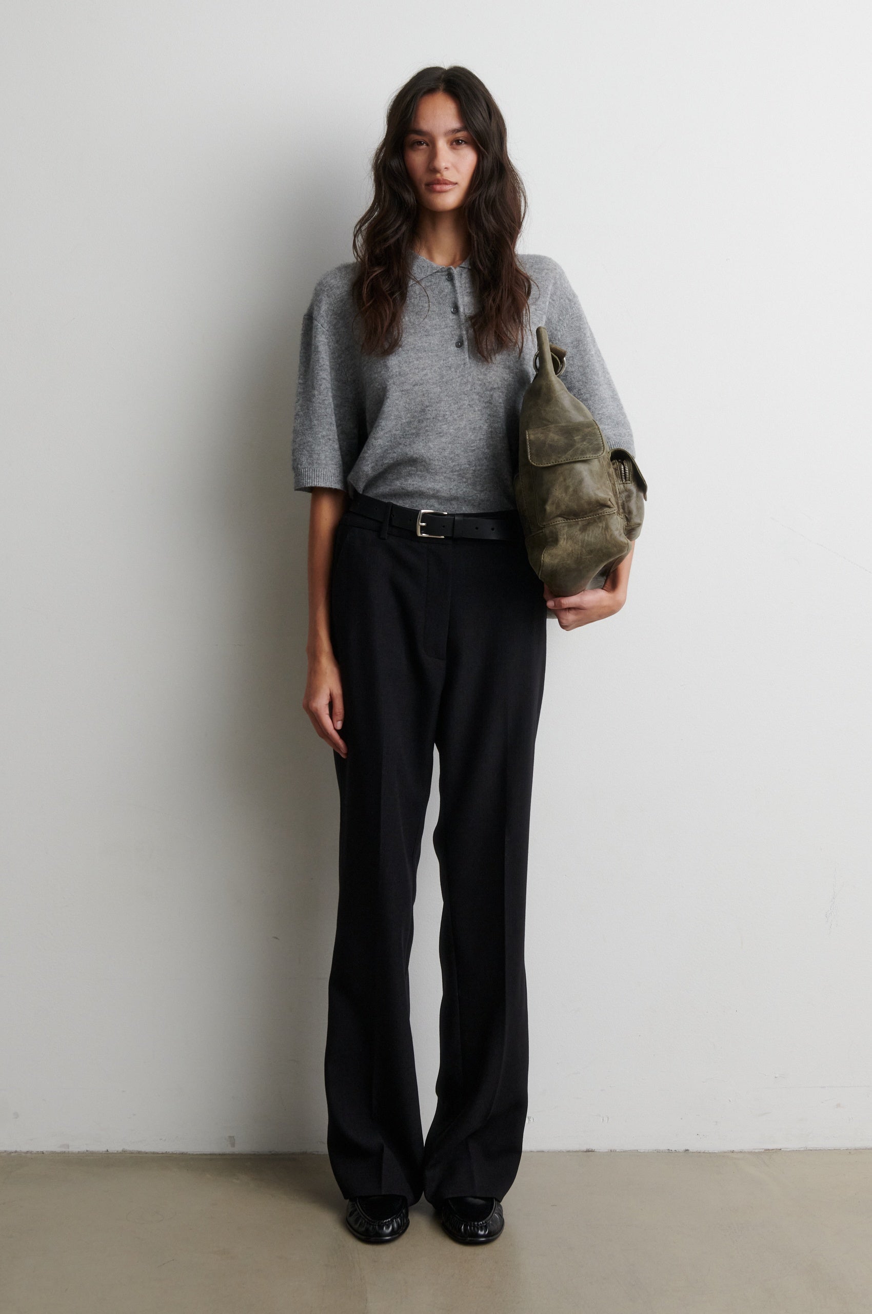 Woman holding a green bag against a plain background wearing a short sleeve cashmere blend jumper from second female