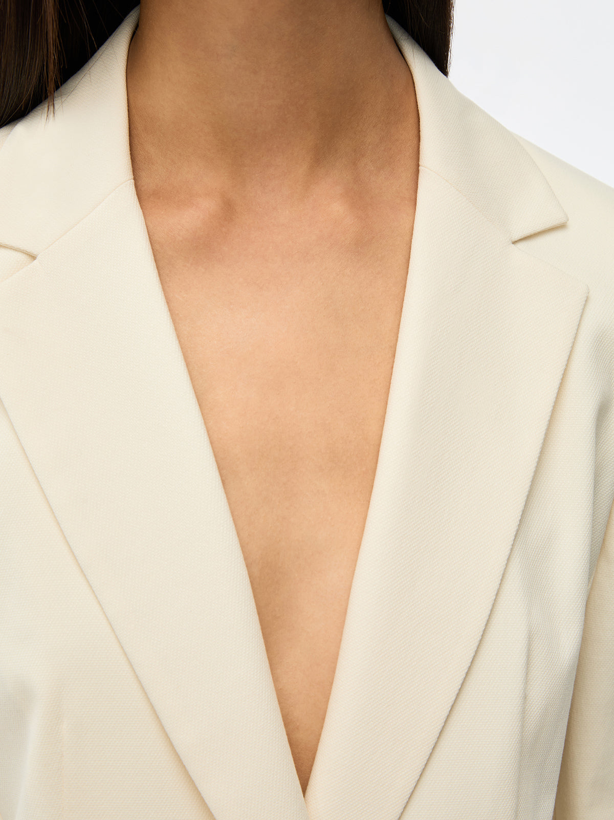 single breasted off white notch lapel blazer from iblues close up