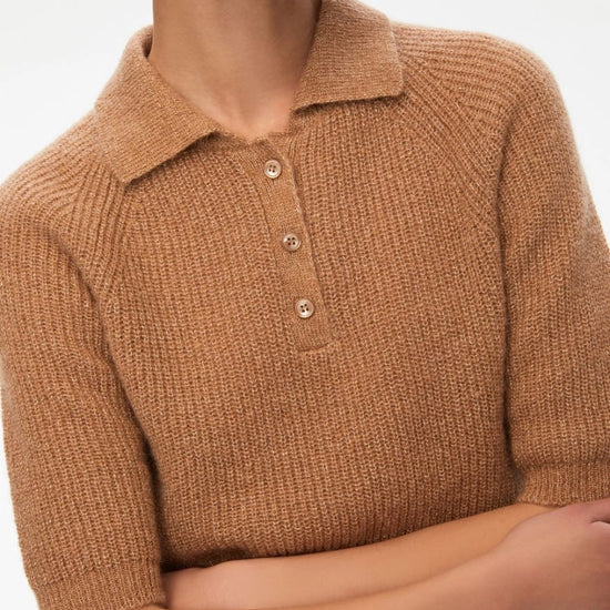 short sleeve knitted polo style shirt with 3 buttons and a slight shimmer from iblues close up