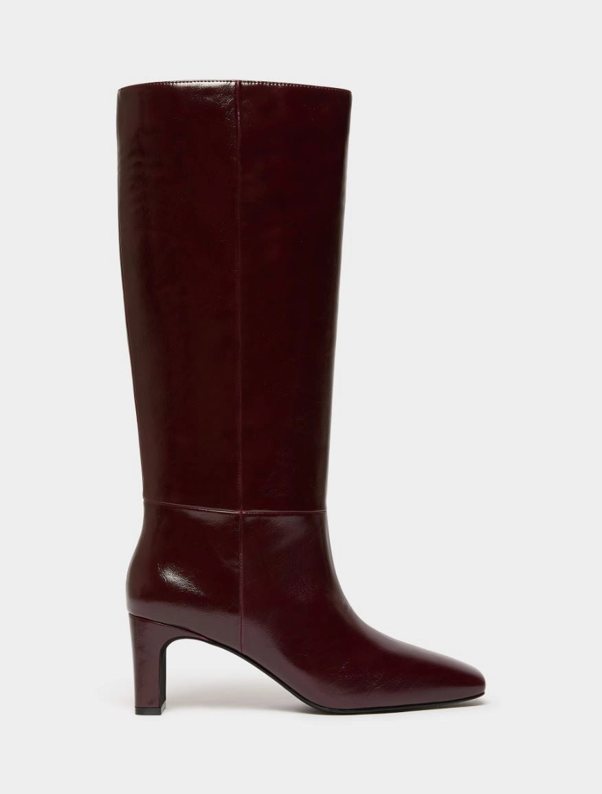 Long heeled leather burgundy boot 