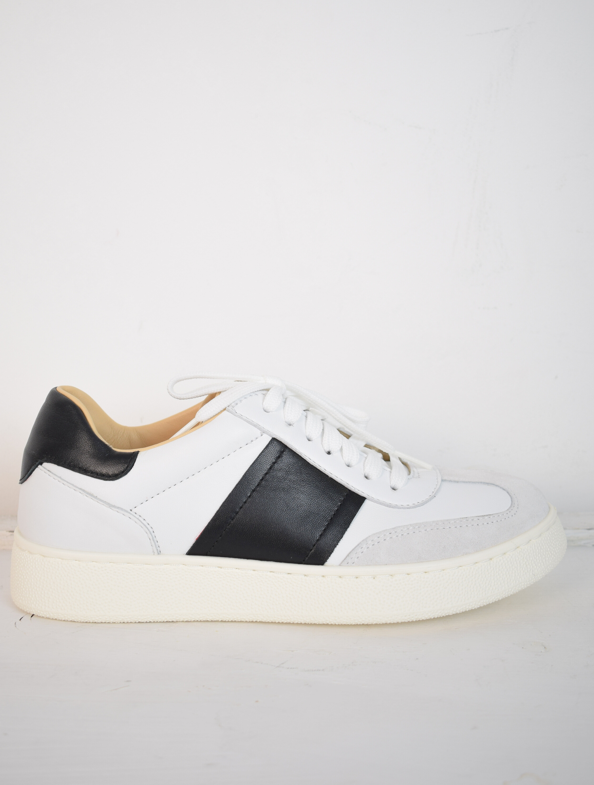 White trainer with black detail on sides and back 