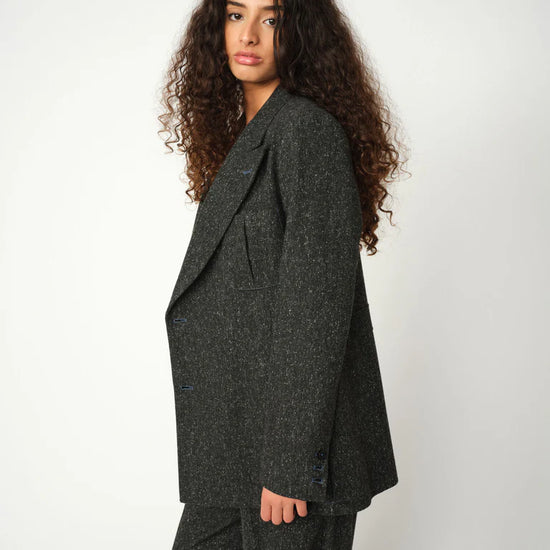 grey melange blazer with front pockets, notch lapel and 2 buttons from heyanno side view