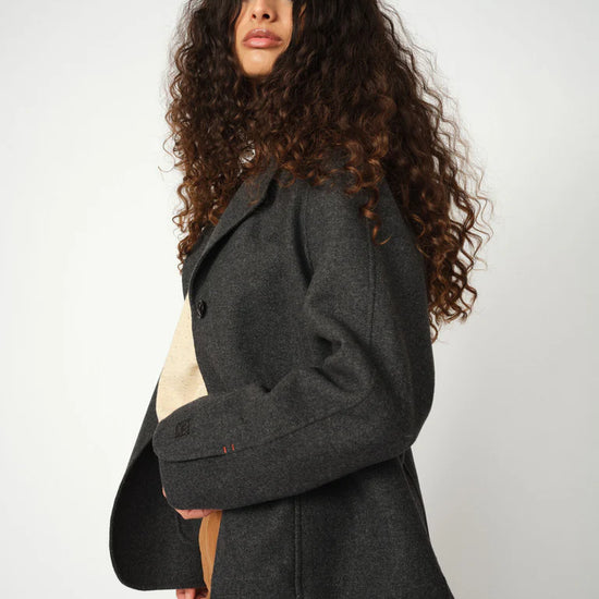 dark grey melange jacket with 2 front pockets and 2 button closure from heyanno side view