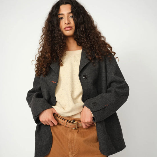 dark grey melange jacket with 2 front pockets and 2 button closure from heyanno model shot