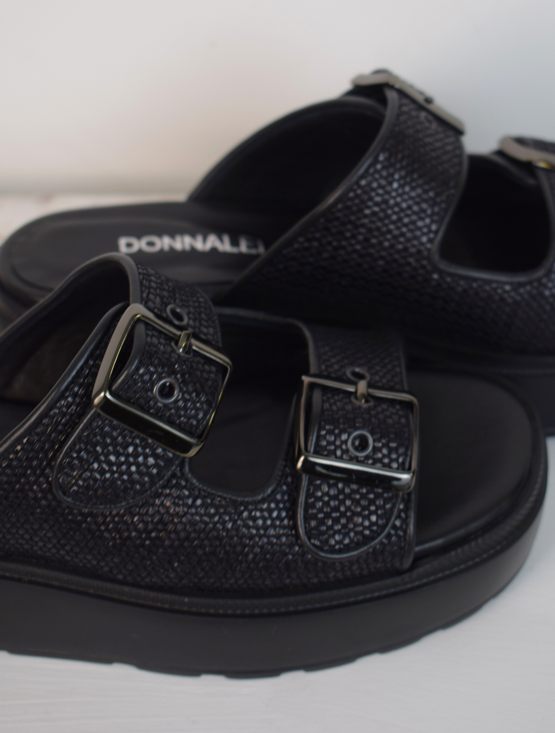 Black raffia sliders with double strap and platform sole