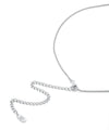 Close up of the chain of a necklace 