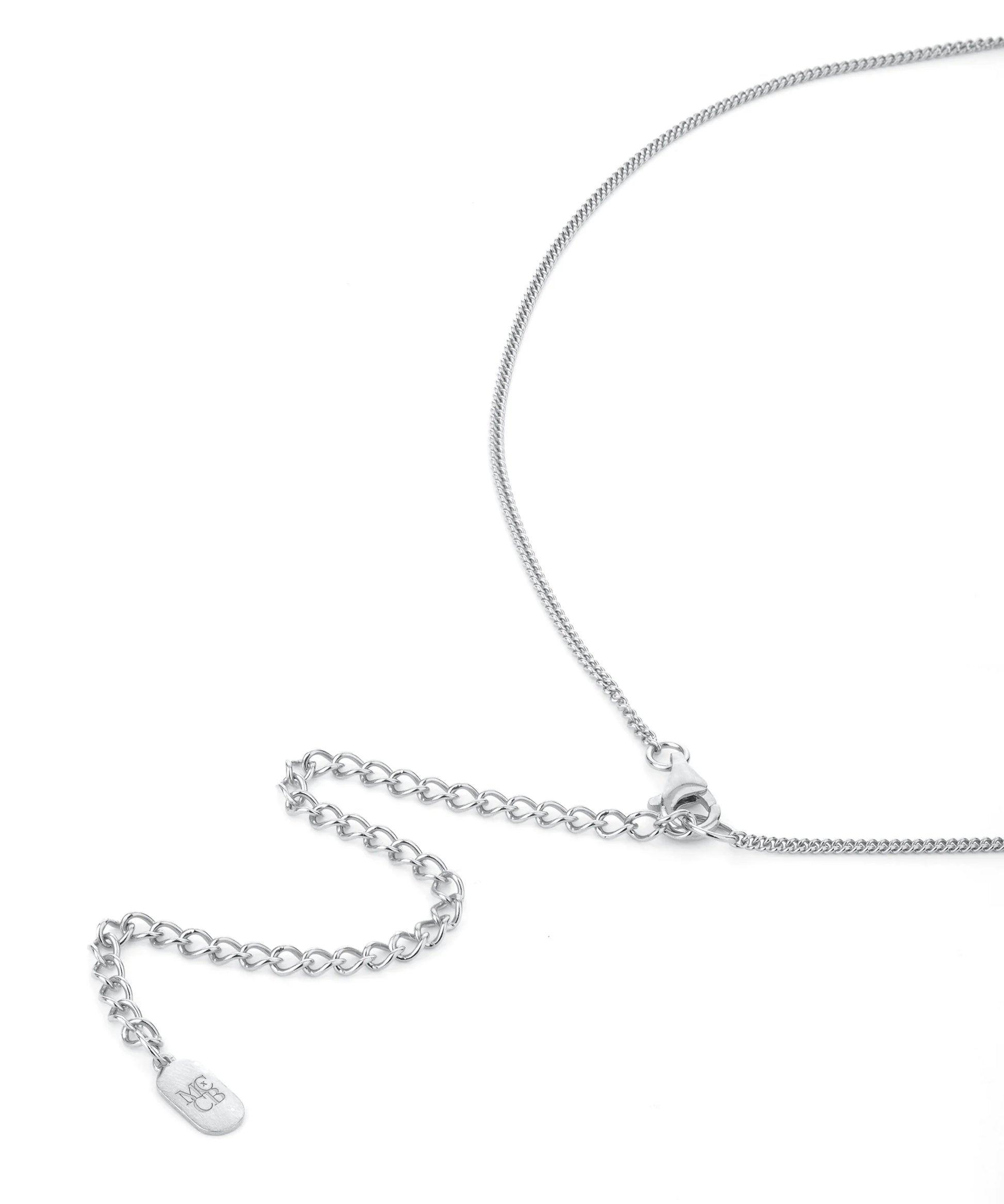 Close up of the chain of a necklace 