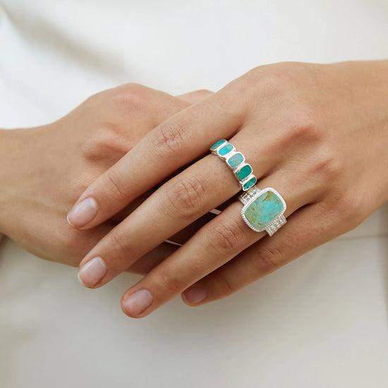 Cocktail ring with silver frame and turquoise inset stone