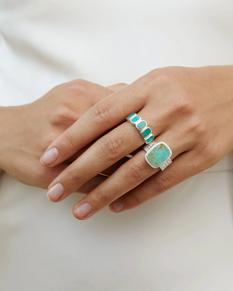Cocktail ring with silver frame and turquoise inset stone