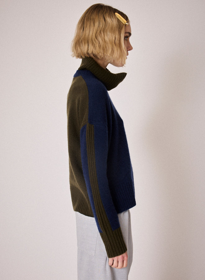 navy combination turtleneck with brown segments and rib detailing side view