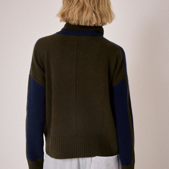 navy combination turtleneck with brown segments and rib detailing rear view