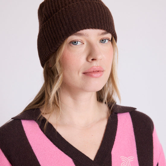 woman wearing brown beanie