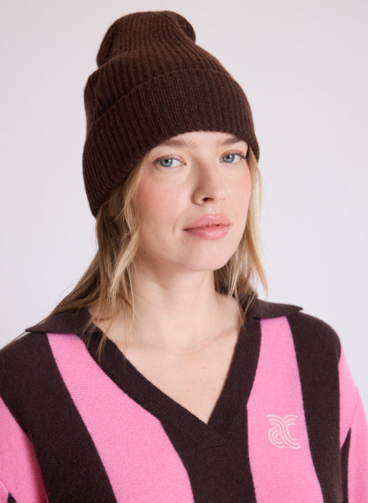 woman wearing brown beanie