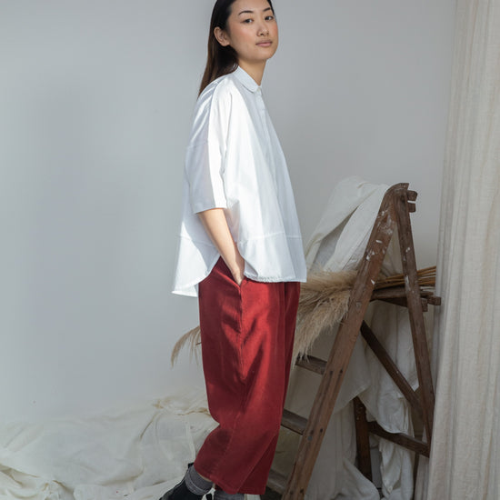 short sleeve white shirt with boxy fit and peter pan collar side view