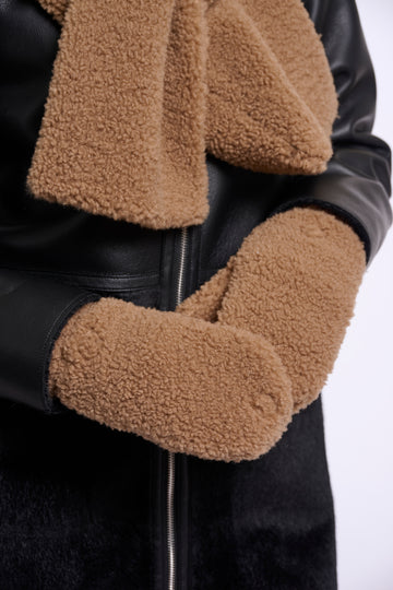 Aleida Teddy Gloves Toast