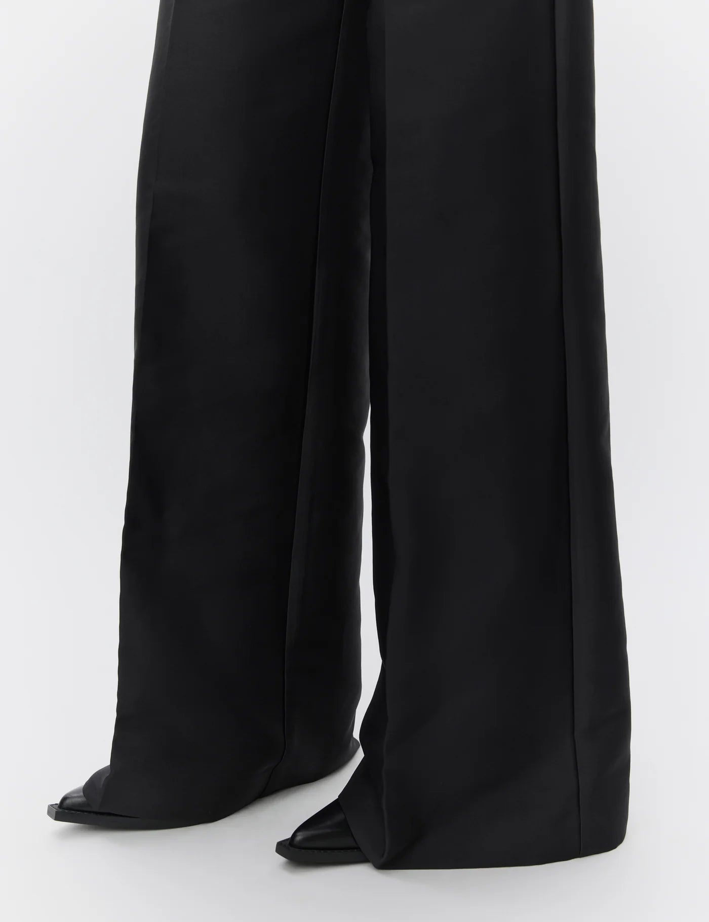 wide leg black suit trousers with belt loops close up