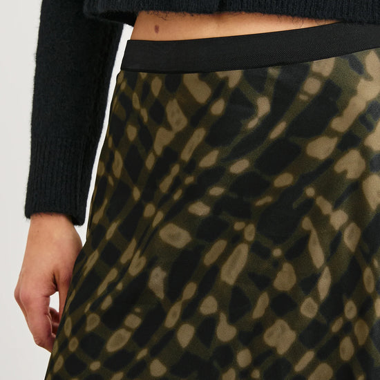 midi skirt with green pattern and elasticated waist close up