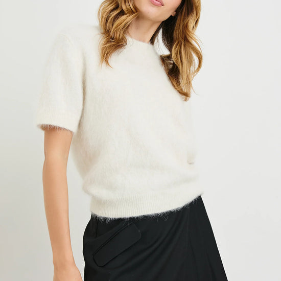 short sleeve white knit with round neck