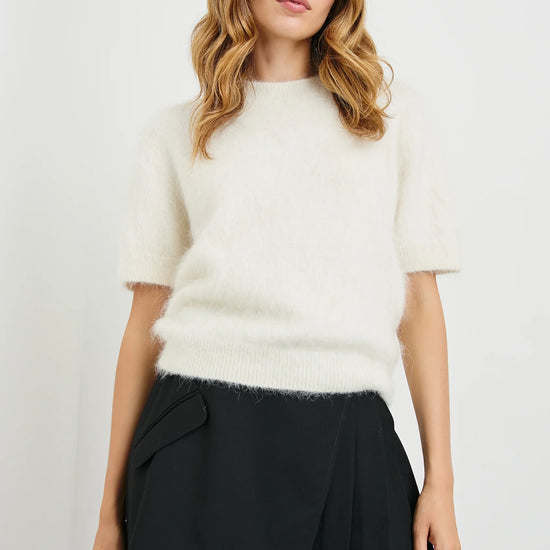 short sleeve white knit with round neck