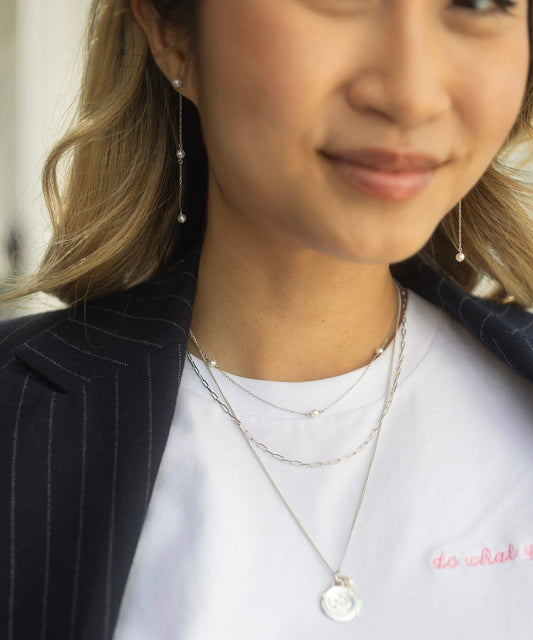 3 pearl choker silver necklace model shot