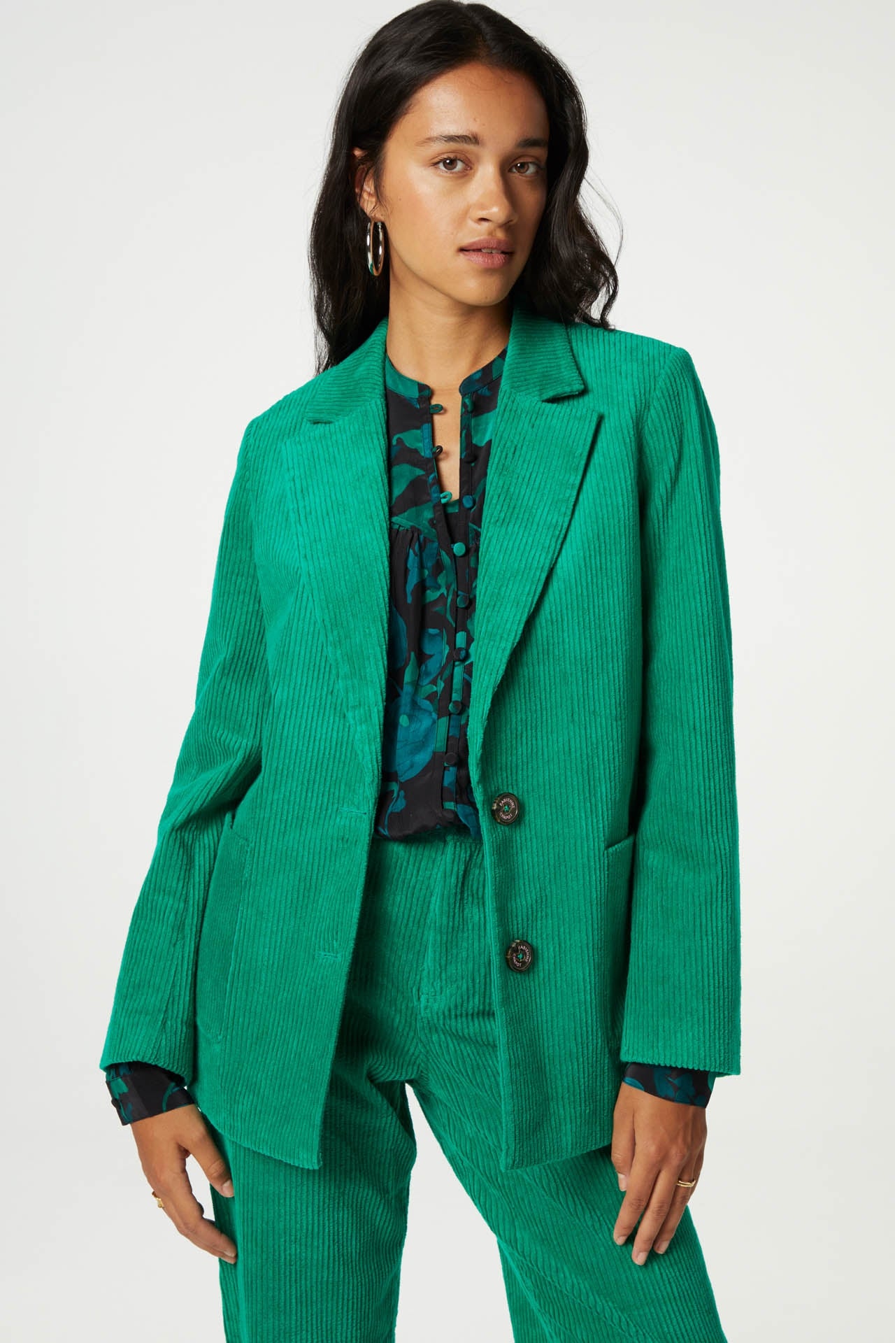 Single breasted jumbo cord blazer in green with front patch pockets