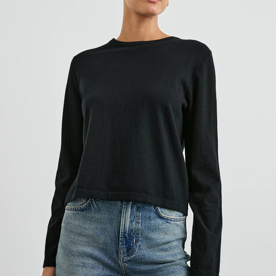 long sleeve round neck cotton cashmere black top model shot