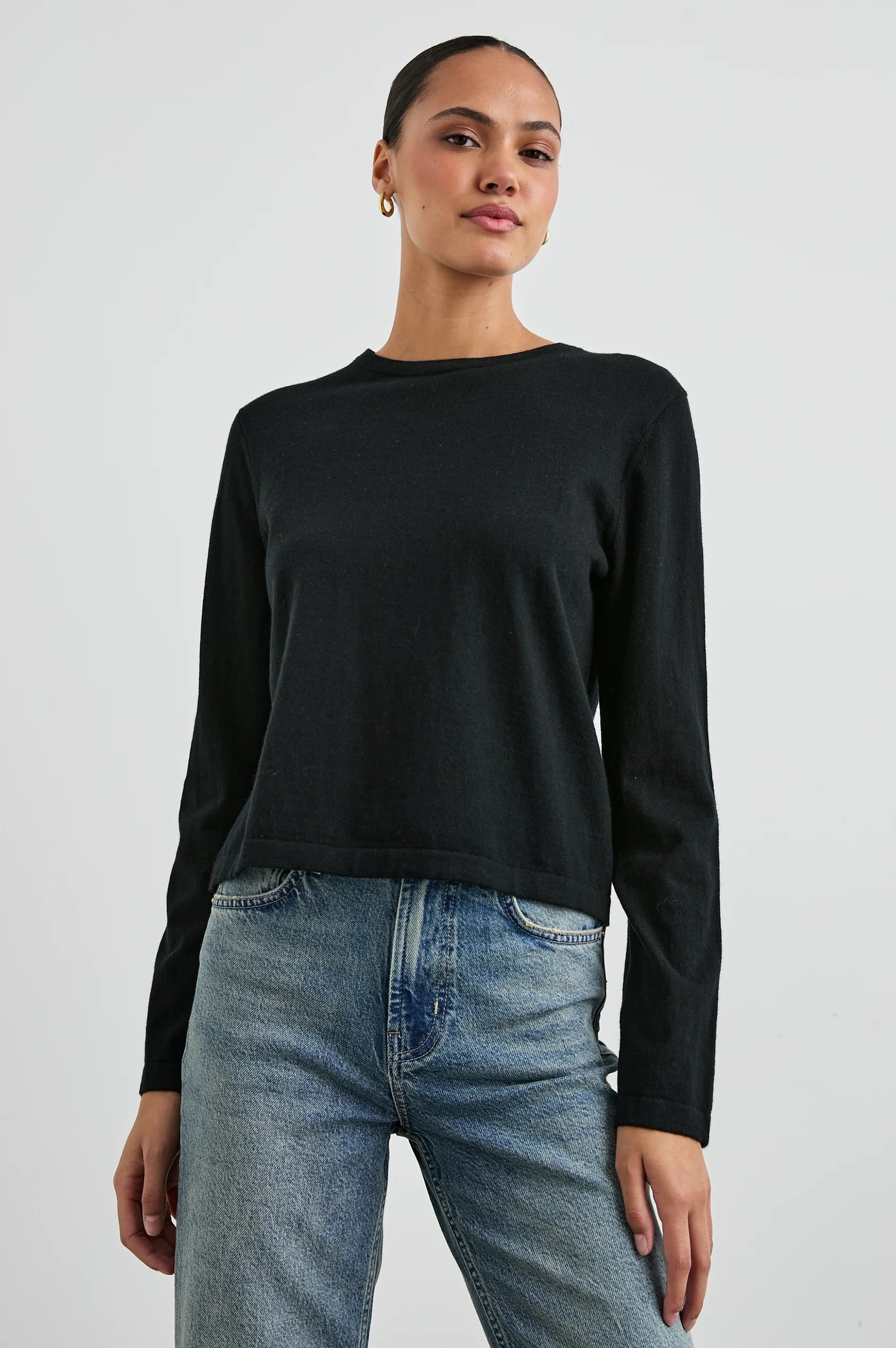 long sleeve round neck cotton cashmere black top model shot