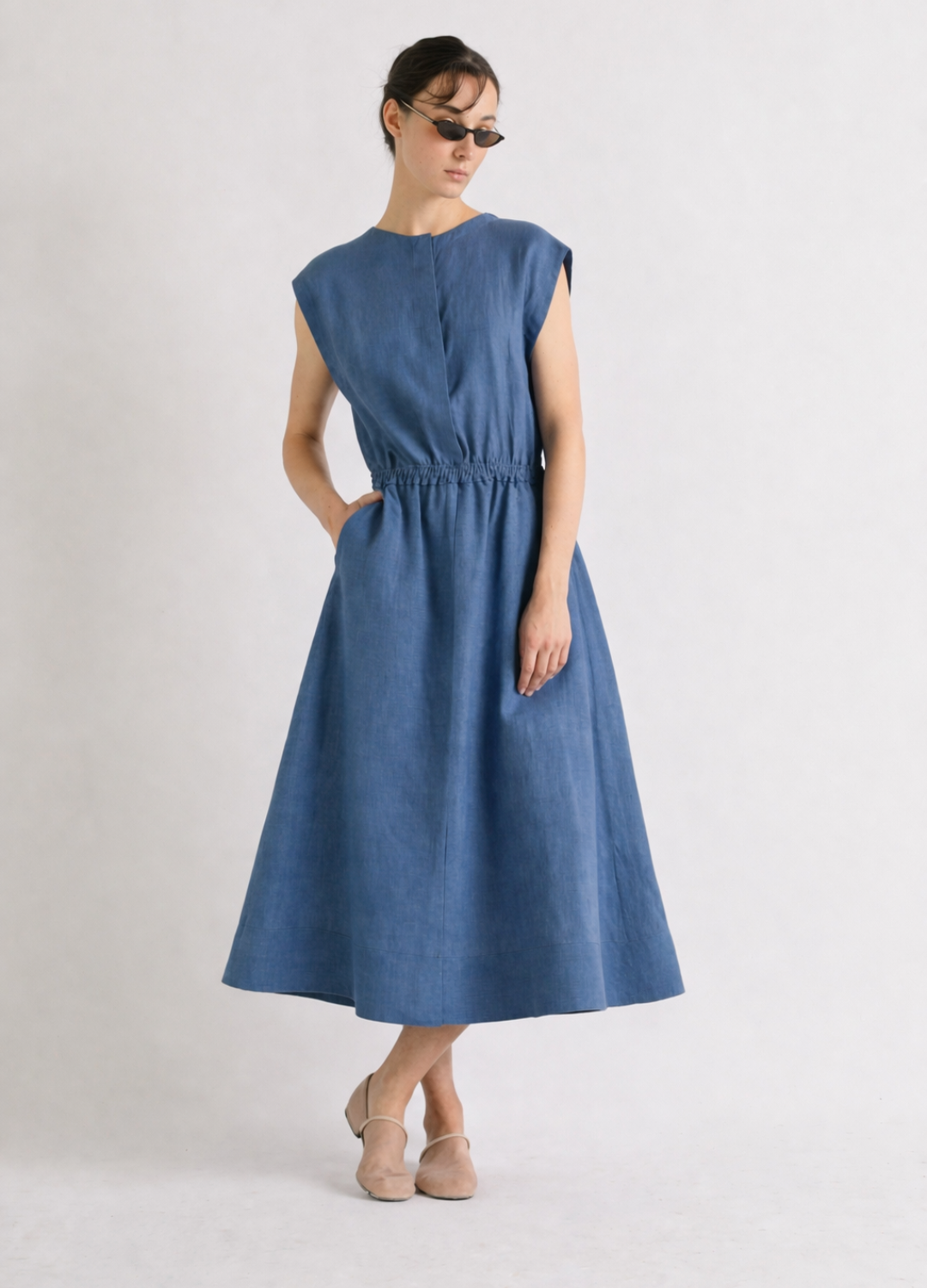 Woman wearing a blue linen dress on a white background from Mei MeiJ