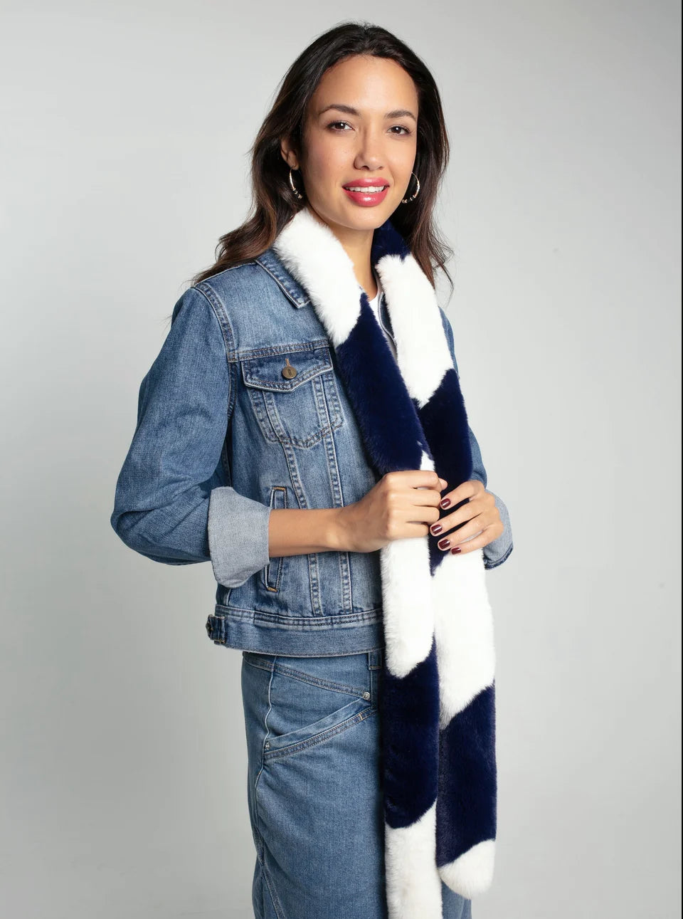 Long and narrow navy and white faux fur scarf with zig zag design