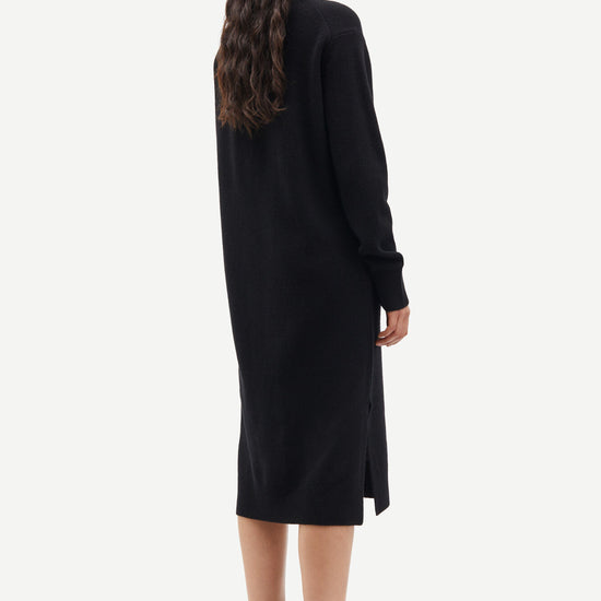 Midi merino wool black dress with long sleeves and crew neck