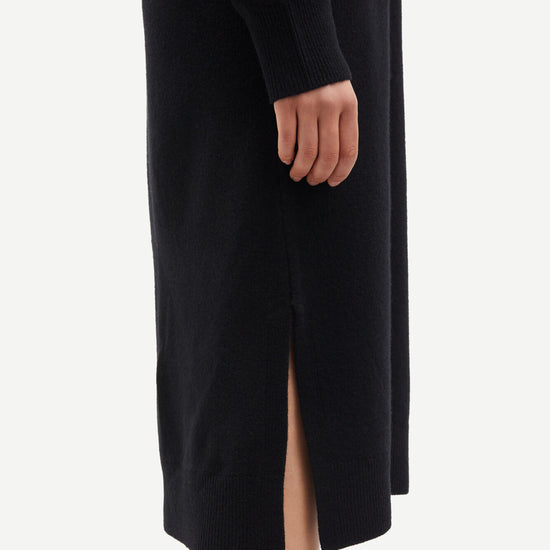 Midi merino wool black dress with long sleeves and crew neck