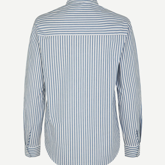 Regular fit blue and white striped shirt with classic collar and long sleeves with dipped curved hem