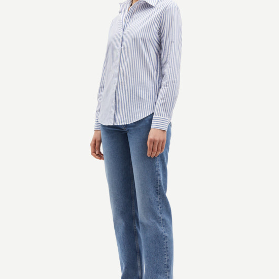 Regular fit blue and white striped shirt with classic collar and long sleeves with dipped curved hem