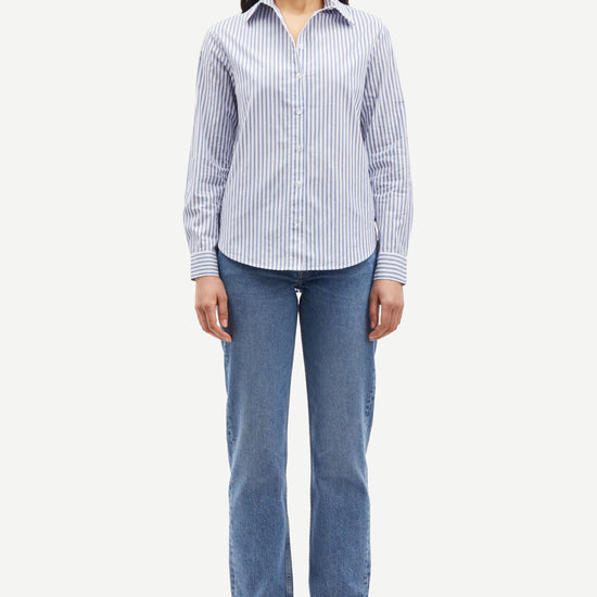 Regular fit blue and white striped shirt with classic collar and long sleeves with dipped curved hem