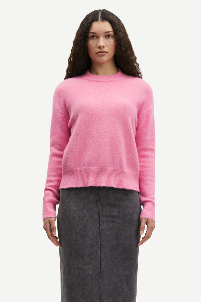 pink o neck jumper model shot