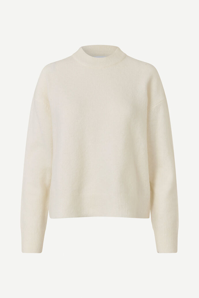 white round neck jumper