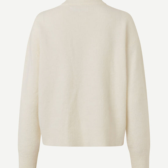 white round neck jumper