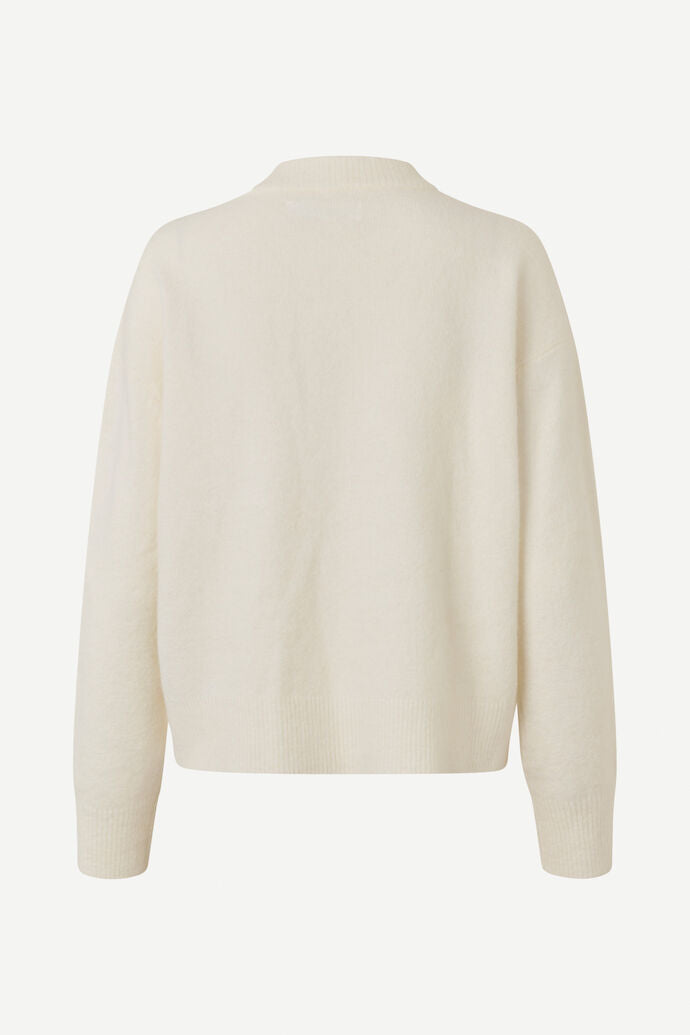 white round neck jumper