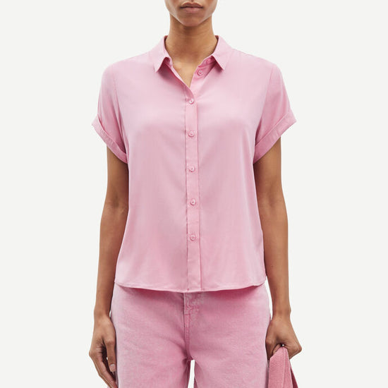 pink short sleeved shirt