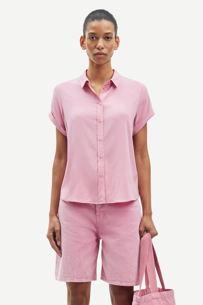 pink short sleeved shirt